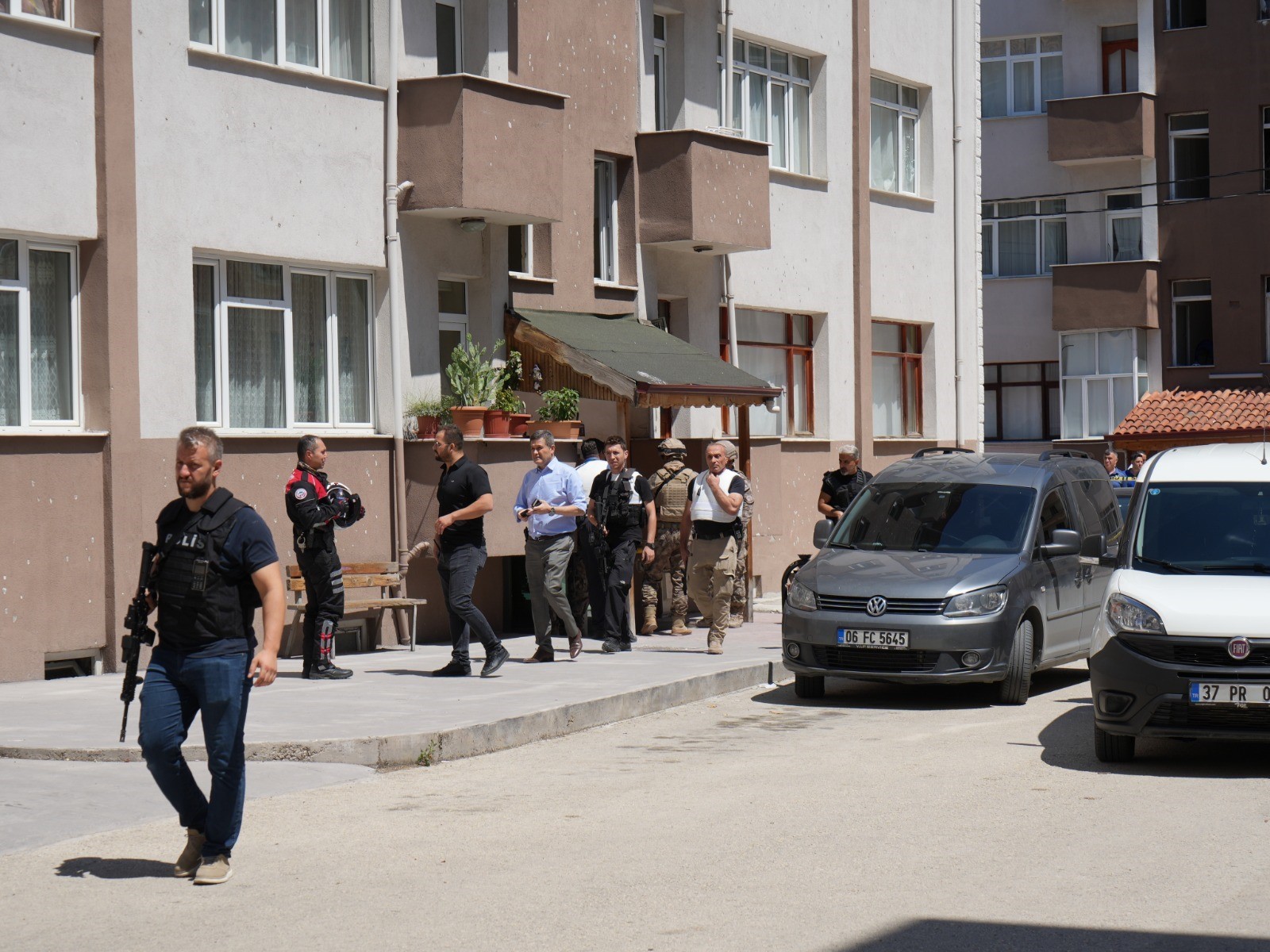 Kastamonu’da vahşet! Polisi şehit etti annesini rehin aldı