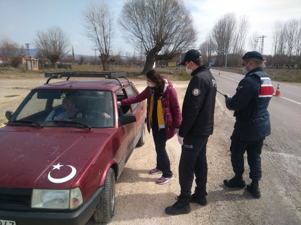 Kastamonu’da yasağa uymayan yaşlılara ceza kesildi 