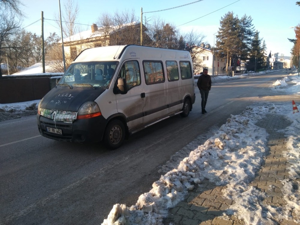 Kastamonu’da yolcu minibüsünün çarptığı yaya yaralandı 