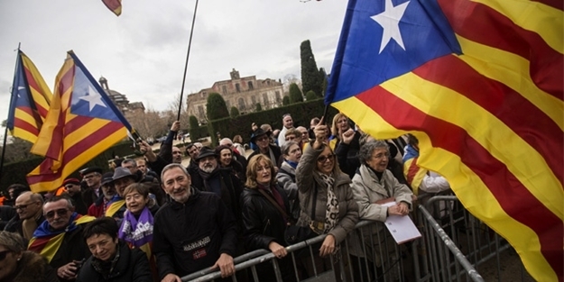 Katalanlardan bağımsızlık için ilk adım