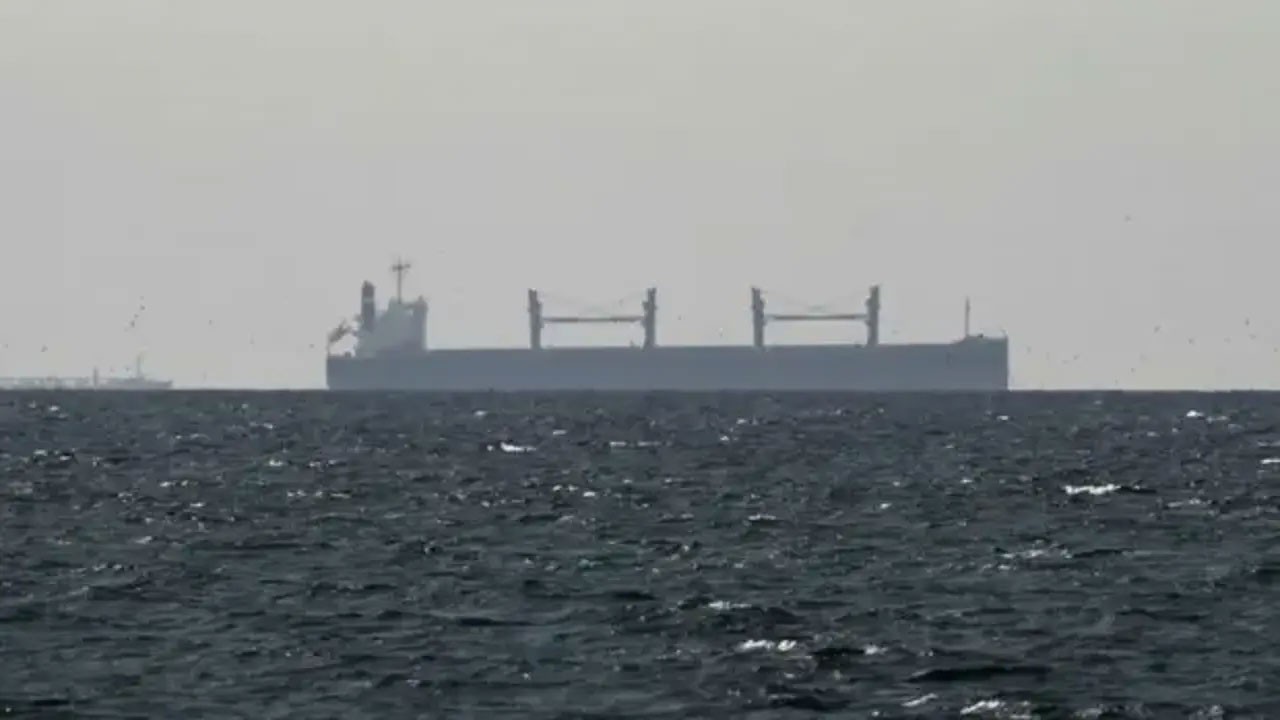 Katar açıklarında ticari gemiye saldırı