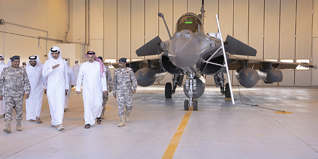 Katar, Typhoon uçaklarını İngiltere'den teslim aldı