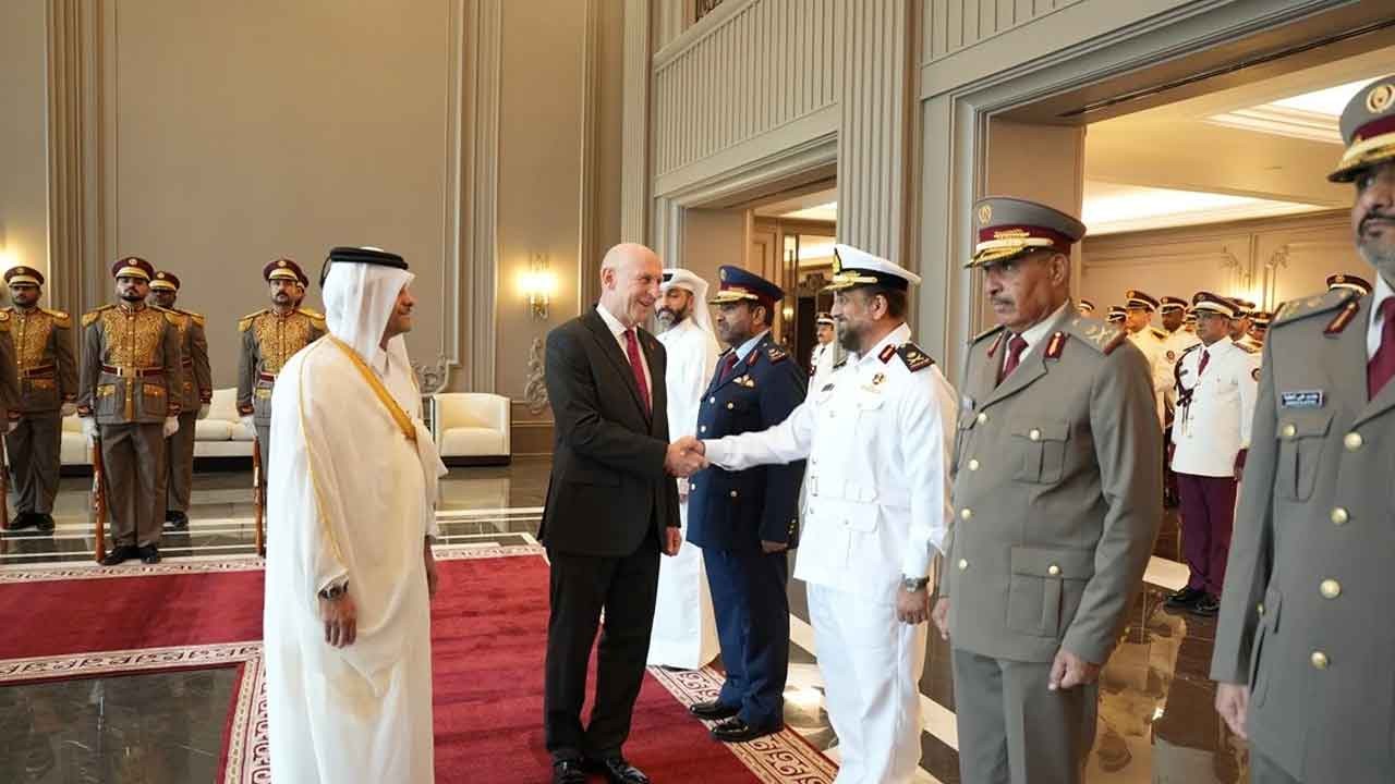 Katar ve İngiltere arasında yüksek askeri hamle