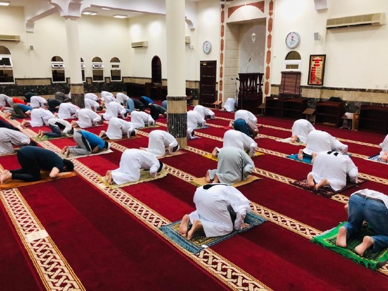 Katar’da camiler yeniden ibadete açıldı 