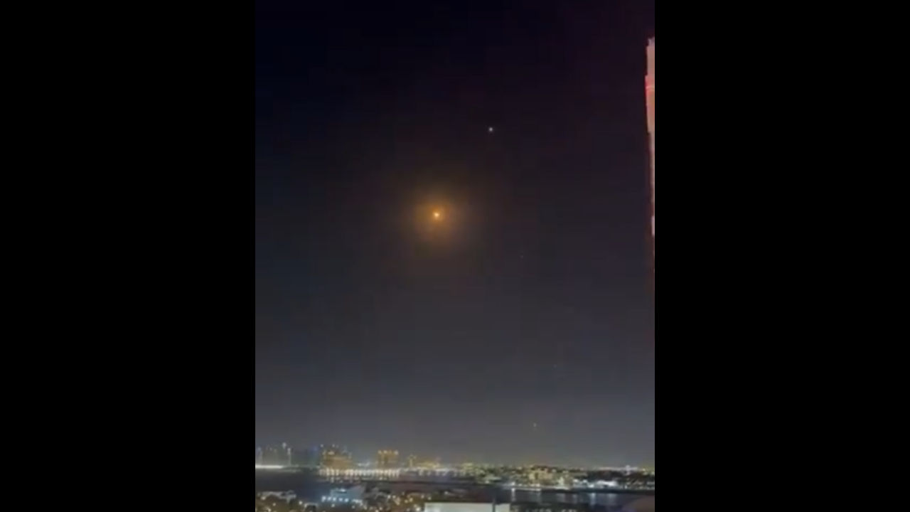 Katar’da hava savunma sistemleri İran füzelerine müdahale ediyor