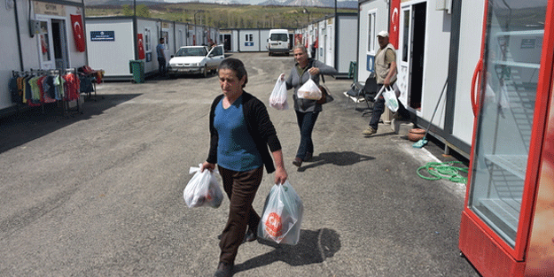 Katar'dan gelen konteynerlerden 743'ü Malatya'daki depremzedeler için kuruldu