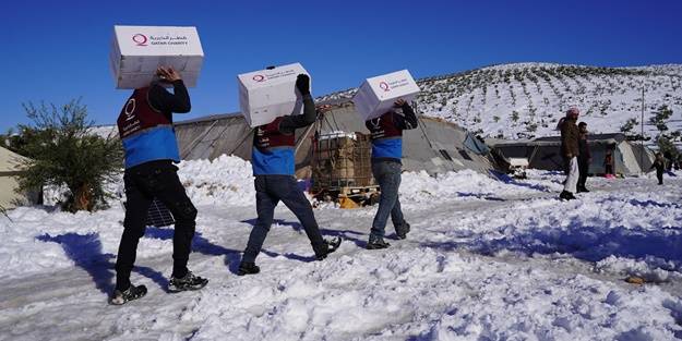 Katar'dan İdlib'de soğuktan etkilenen binlerce aileye yardım