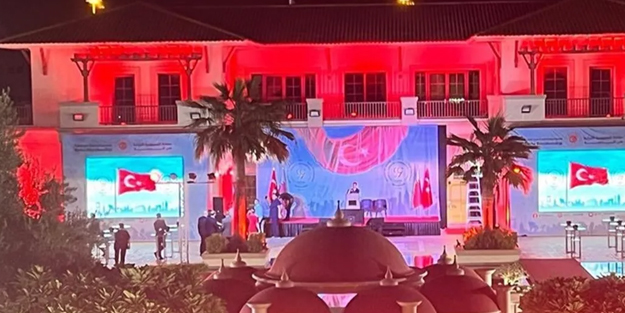 Katar'ın sembol binaları Doha'da Türk bayraklarıyla aydınlandı