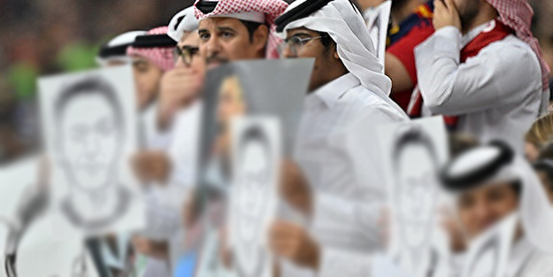 Katarlılar Türk ismin posterini açarak tepki gösterdi! Kimse gözlerine inanamadı