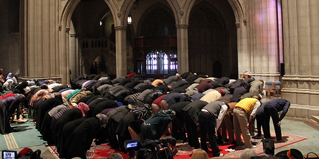 Katedralde cuma namazı