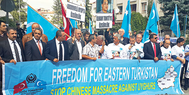 Katil Çin, Doğu Türkistan’dan defol