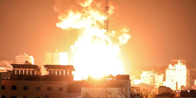 Katil devlet Gazze'ye saldırıyor