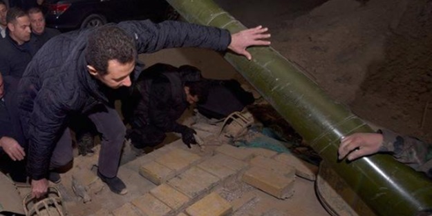 Katil Esed yılbaşında bakın nerede görüldü