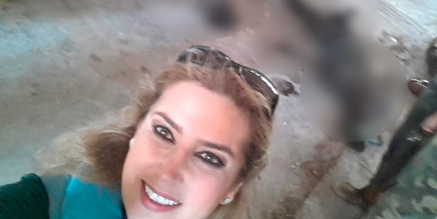 Katil Esed'in gazetecisi ölülerle selfie çekti