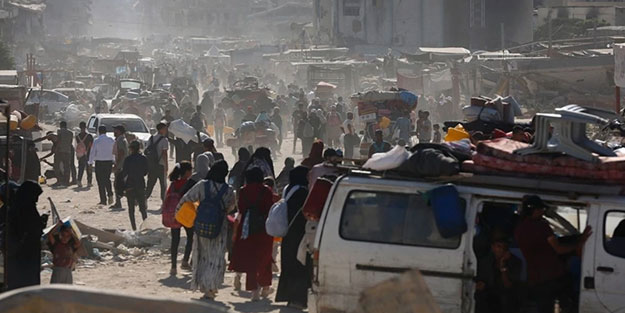 Katil İsrail 450 bin Filistinliyi göçe zorladı