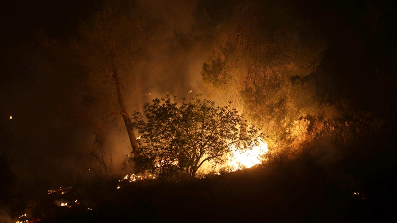 Katil İsrail alevlerle boğuşuyor: Yardım çağrısı uluslararası boyuta taşındı