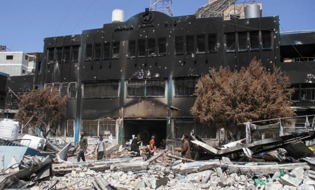 Katil İsrail bu kez de okulu vurdu! Çok sayıda ölü ve yaralı var