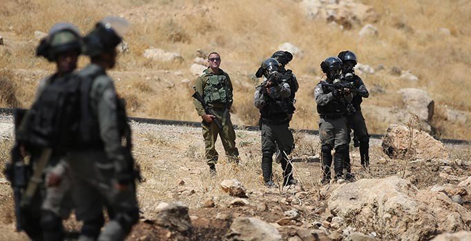 Katil İsrail gazetecileri hedef alıyor