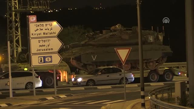 Katil İsrail Gazze sınırına askeri sevkiyat yapıyor