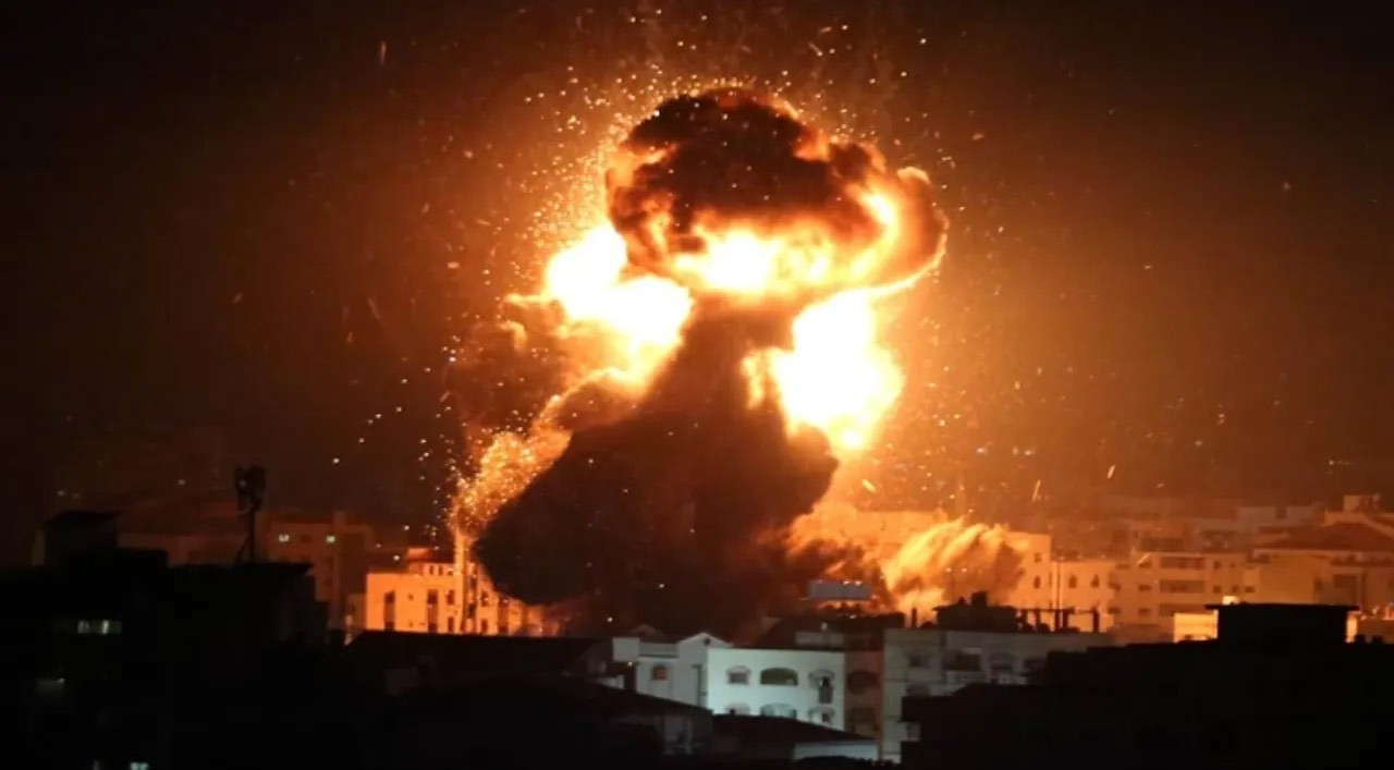 Katil İsrail Gazze’de evleri hedef aldı! Çok sayıda şehit var