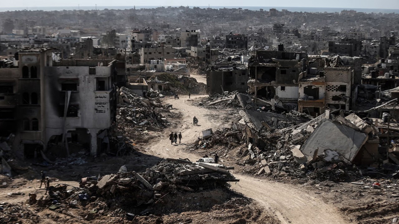 Katil İsrail, Gazze'de sivilleri hedef aldı