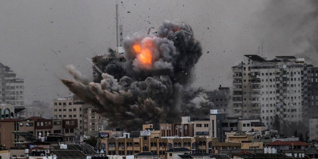 Katil İsrail Gazze'ye saldırmaya devam ediyor