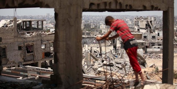 Katil İsrail Gazze'yi bombaladı