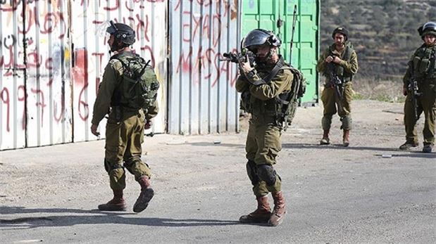 Katil İsrail Hamas yöneticisini gözaltına aldı