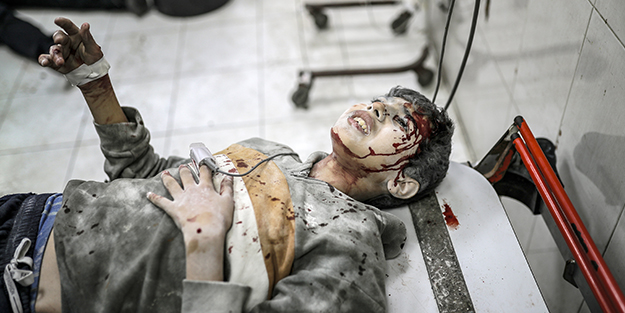 Katil İsrail hastane çevresini bombaladı! Çok sayıda ölü var