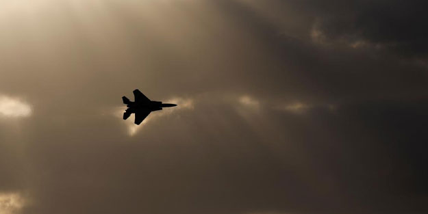 Katil İsrail, Lübnan'a hava saldırısı düzenledi