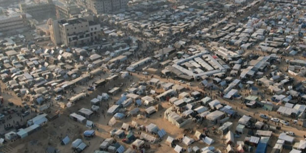 Katil İsrail Refah'ı bombaladı! Çocuk ve kadınları katletti