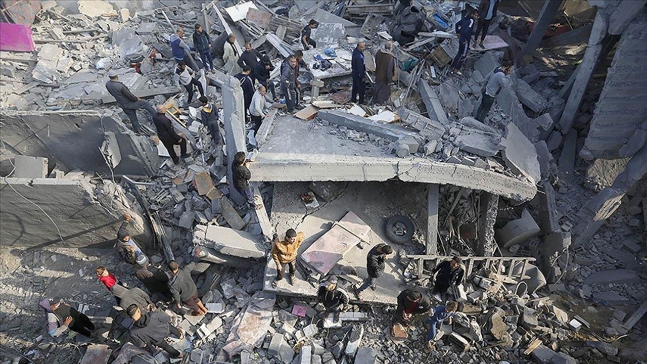 Katil İsrail yine sivilleri hedef aldı! Onlarca ölü var