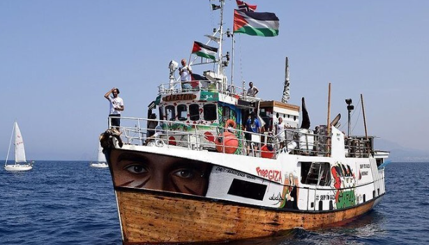 Katil İsrail’den kalleş operasyon! Madleen Gemisi Aşdod Limanı'na Zorla Götürüldü