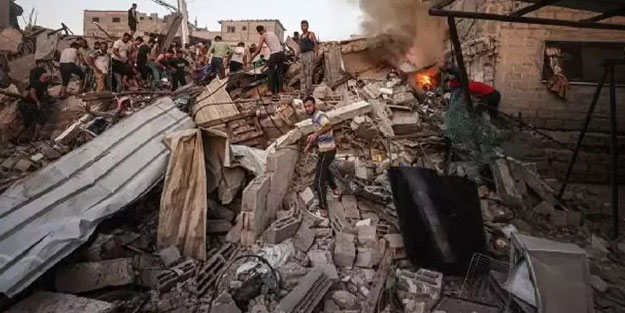 Katil İsrail'in düzenlediği saldırılarda çok sayıda Filistinli şehit oldu