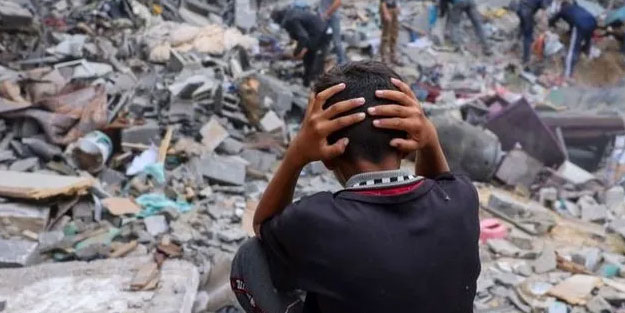 Katil İsrail'in Gazze Şeridi'nde düzenlediği saldırılarda 13 Filistinli şehit oldu