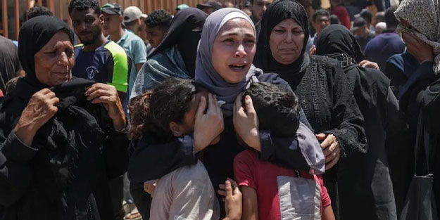 Katil İsrail'in Gazze'de El-Mevasi bölgesine saldırısında şehit sayısı 90'a çıktı