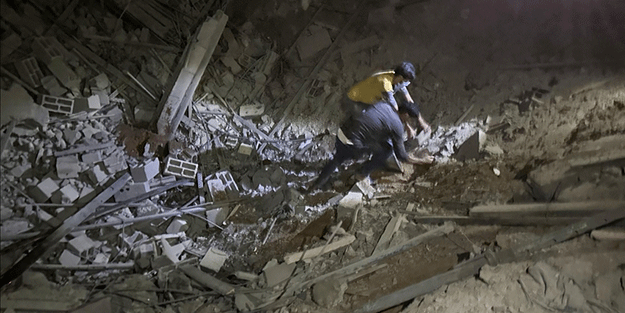 Katil İsrail'in hedefinde camiler var