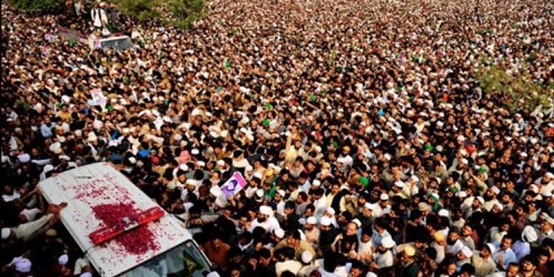 Katilin cenazesine on binlerce kişi katıldı!