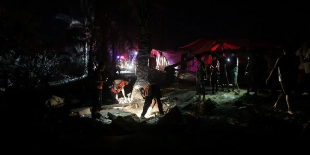 Katiller Gazze’de katliam yaptı! Yerinden edilenlerin çadırlarına saldırdı