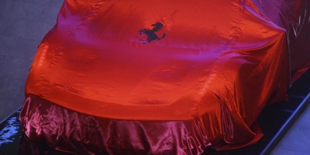 Katlanabilir metal tavanılı Ferrari tanıtıldı