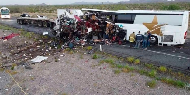 Katliam gibi kaza! Göçmenleri taşıyan otobüs TIR'a çarptı