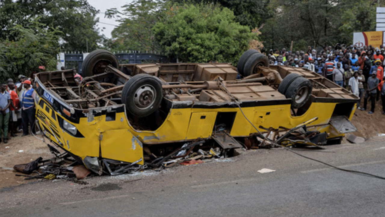Katliam gibi kaza: Okul servisi devrildi, 21 kişi hayatını kaybetti