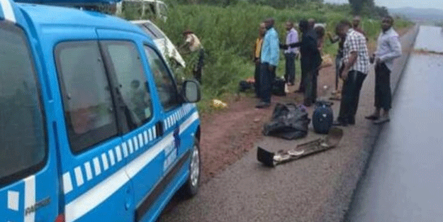 Katliam gibi kaza! Tır cuma namazı kılanların arasına daldı