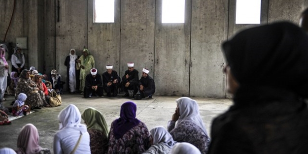 Katliam kurbanları 127 tabut getirildi