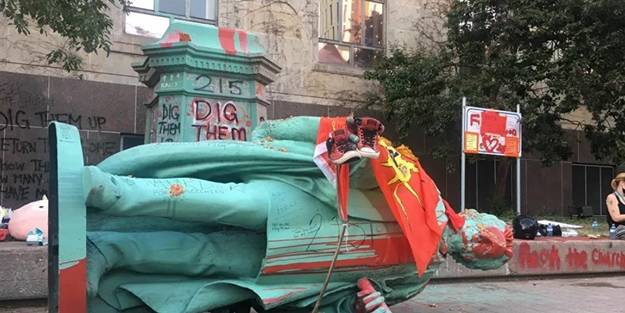 Katliamın ortaya çıkmasının ardından bir put daha yıkıldı!