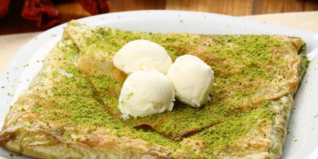 Katmer tatlısı nasıl yapılır? Katmer tatlısı Tarifi! Antep katmeri: masaya dönüşünüzde bulamayacaksınız!