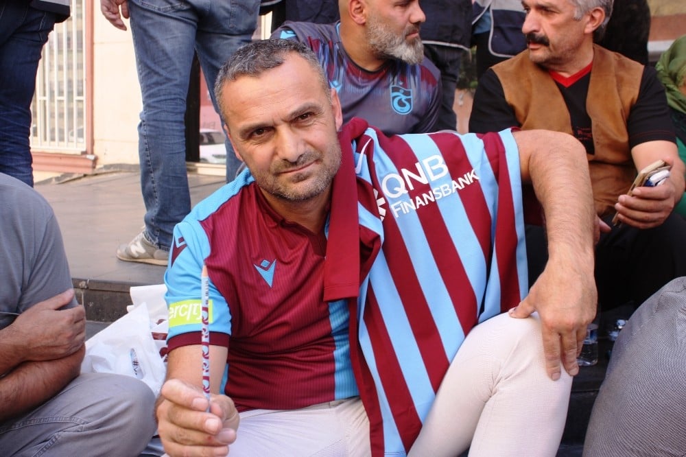 Kato’ya desteğe koşmuştu, şimdi HDP önündeki ailelerin yanında 