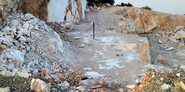 Kavacık üzümünün üstüne mermer fabrikasının tozu yağıyor