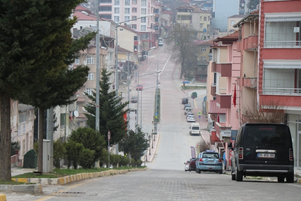 Kavak korana virüsüne karşı sokağa çıkmıyor 
