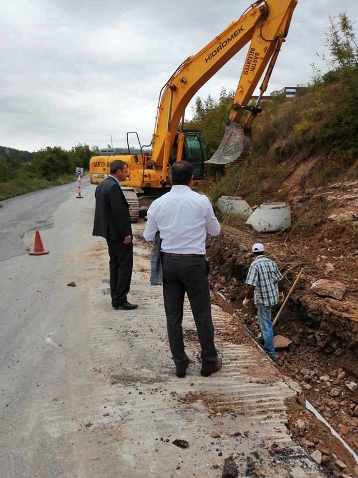 Kavallar Caddesi’nde kanalizasyon çalışması 